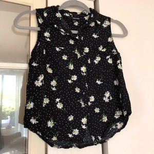 Black sleeveless shirt